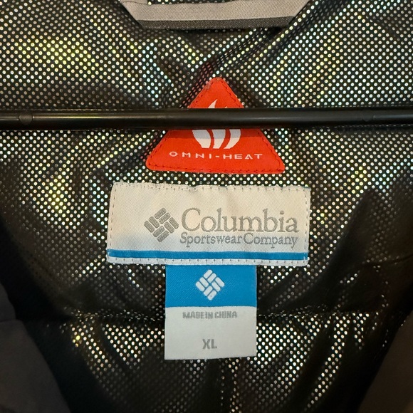 Columbia Quilted Vest with Faux Fur Trim - Picture 4 of 8